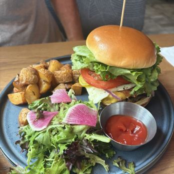 Earls Kitchen + Bar - Breakfast burger - New American Near Me - Fort Lauderdale, Florida Earls Kitchen + Bar - Breakfast burger - New American Near Me - Fort Lauderdale, Florida