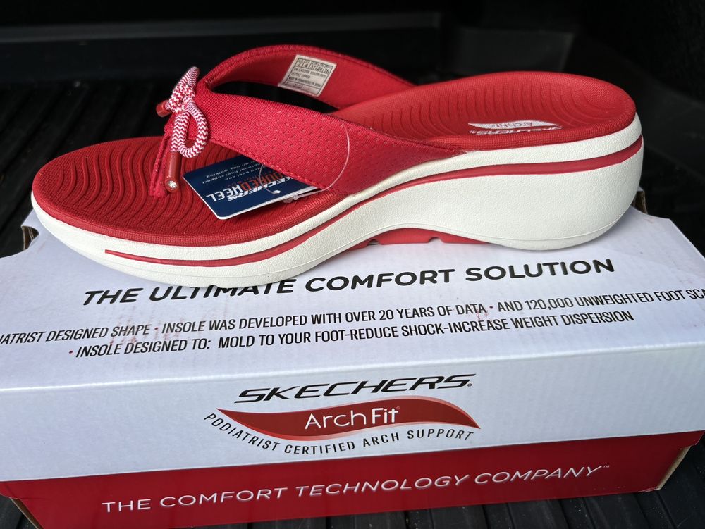 pauls warehouse skechers