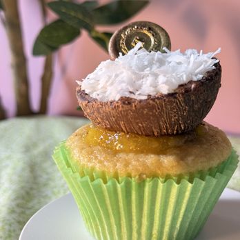 Truffa Bakery - Mango Coconut: Mango cake with coconut truffle ganache and mango jam - Cupcakes Near Me Truffa Bakery - Mango Coconut: Mango cake with coconut truffle ganache and mango jam - Cupcakes Near Me