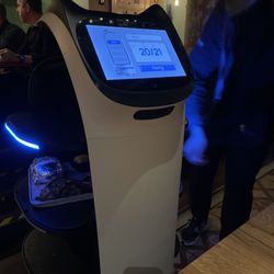 Dicke Butz - Automated server robot