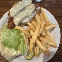 Bacon cheeseburger with fries