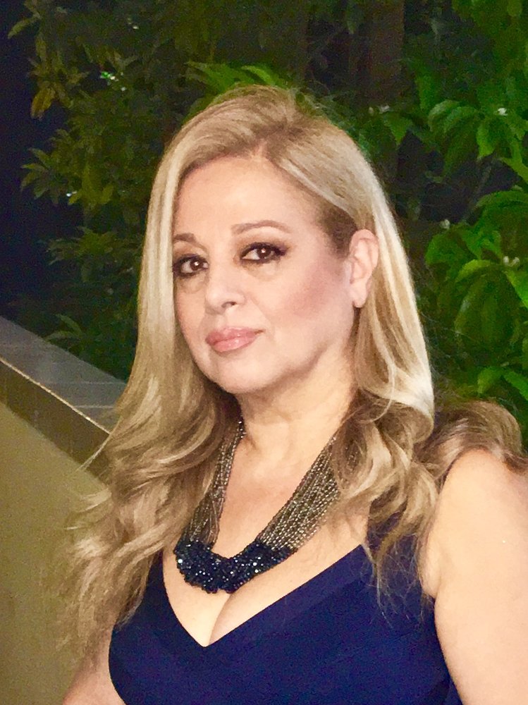 Susan at Danny Vee Salon Logo