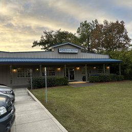 Exterior photo of Mandeville Seafood Market & Eatery - Mandeville, Louisiana Exterior photo of Mandeville Seafood Market & Eatery - Mandeville, Louisiana