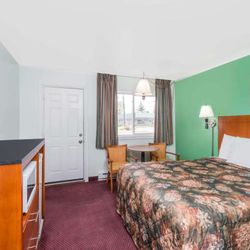 Knights Inn Arnprior - Guest room