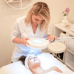 Glow By Nina - SKIN ANALYSIS