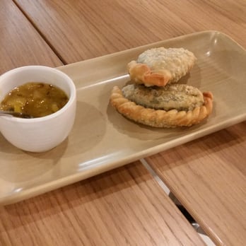 Ma Khin Café - Samosas de espinacas y mango - Asian Fusion Near Me - Valencia, V Ma Khin Café - Samosas de espinacas y mango - Asian Fusion Near Me - Valencia, V