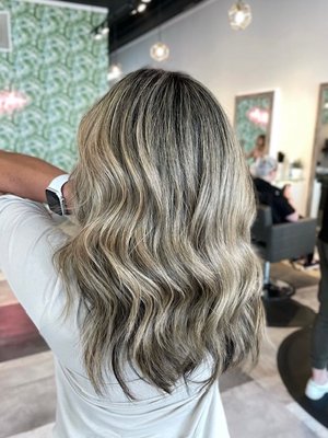 Golden Era Hair Studio by null