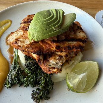 Moxies - Chipotle Mango Chicken - Lounges Near Me - Plano, Texas