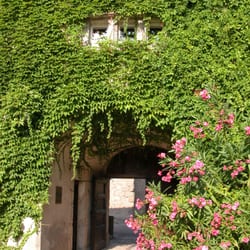 Château Hôtel de Floure - Main entrance.