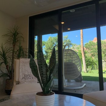 Five Petals Spa at The Cliffrose - Relaxation area - Day Spas Near Me - Springdale, Utah Five Petals Spa at The Cliffrose - Relaxation area - Day Spas Near Me - Springdale, Utah
