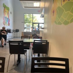 J&L Hawaiian BBQ - Dining area