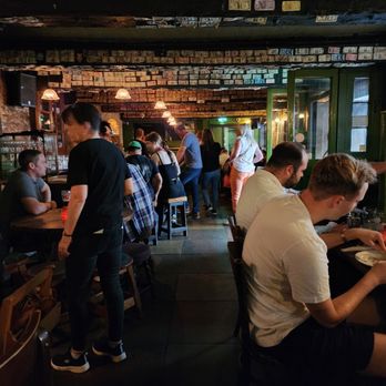 Whites Tavern - Waited over 40 minutes after placing our order. Found out that there was a rugby game and the chefs were preoccupied. WTF - Irish Pub Near Me - Belfast, BFS