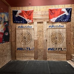 Bad Axe Throwing Chicago West Loop - Bad Axe Throwing