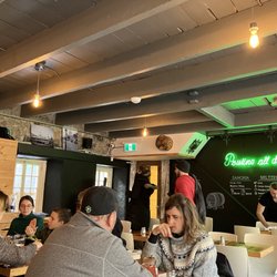 Montréal Poutine - Interior facing the entrance