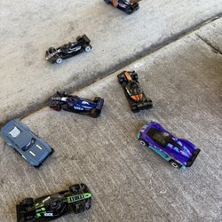 Best Buy - Hot wheels