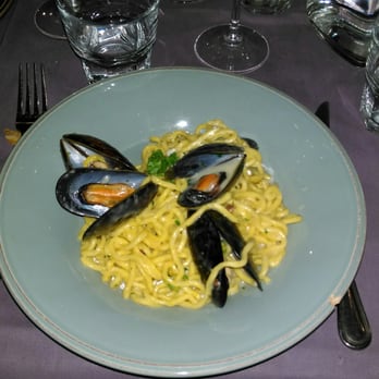 Mezzo - Primo del giorno: Spaghetti alla chitarra con cozze, fiori di zucca, lime e pepe rosa - Italian Near Me - Rome, RM Mezzo - Primo del giorno: Spaghetti alla chitarra con cozze, fiori di zucca, lime e pepe rosa - Italian Near Me - Rome, RM