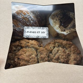Fleurs et Sel - Box of deliciousness - Bakeries Near Me - Los Angeles, California