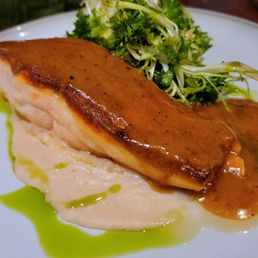 Salmon Au Poivre