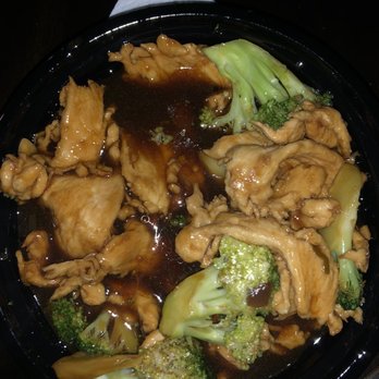 Mom's Kitchen - chicken and broccoli - Chinese Near Me - Bear, Delaware
