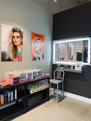 Roots Salon by null