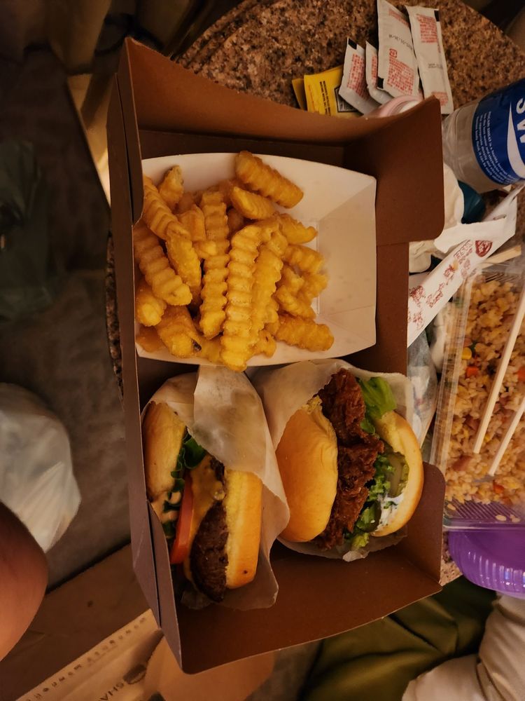 SHAKE SHACK Minatomirai