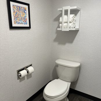 Hampton Inn Newark Airport - Toilet - Hotels Near Me - Newark, New Jersey Hampton Inn Newark Airport - Toilet - Hotels Near Me - Newark, New Jersey
