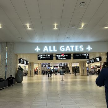 TAMPA INTERNATIONAL AIRPORT - Updated April 2024 - 2639 Photos & 2054