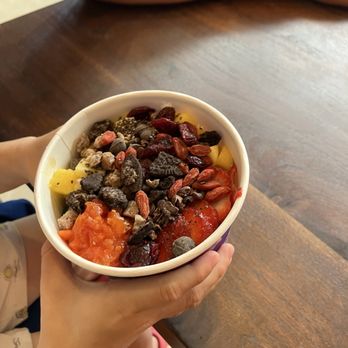 Ubatuba Açaí - Irvine - Mango medium bowl - Acai Bowls Near Me - Irvine, California Ubatuba Açaí - Irvine - Mango medium bowl - Acai Bowls Near Me - Irvine, California