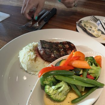 Hefner Grill - Filet and mixed veggies - Seafood Near Me - Oklahoma City, Oklahoma