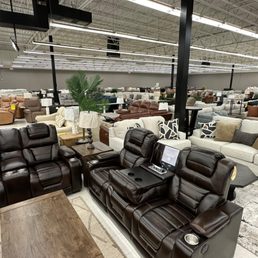 Exterior photo of Furniture Wholesale Plus - Hermitage, Tennessee Exterior photo of Furniture Wholesale Plus - Hermitage, Tennessee