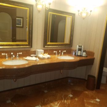Peppermill Reno - Bathroom with private toilet - Casinos Near Me - Reno, Nevada Peppermill Reno - Bathroom with private toilet - Casinos Near Me - Reno, Nevada