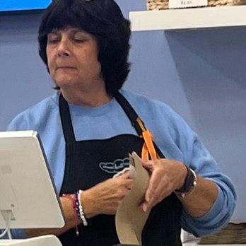 Nothing Bundt Cakes - Rude worker Lori - Desserts Near Me - Skokie, Illinois Nothing Bundt Cakes - Rude worker Lori - Desserts Near Me - Skokie, Illinois