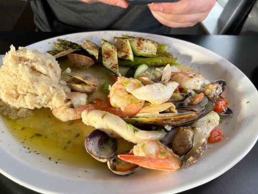 Cove Azul Bar & Grill by null