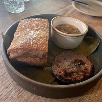 Deer Mountain Inn - Chicharrón con arepa - Hotels Near Me - Tannersville, New York