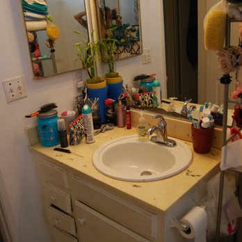 KFR Star Realty - (BEFORE RENOVATION) photo of interior bathroom, 1 BD. apartment in City Heights - Property Management Near Me - San Diego, California KFR Star Realty - (BEFORE RENOVATION) photo of interior bathroom, 1 BD. apartment in City Heights - Property Management Near Me - San Diego, California