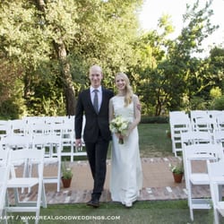 Sweet Emilia Jane - Walk through after the guests have left (©Beth Herzhaft Photography)
