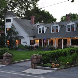 Stone Throw Cottage Inn - Stone Throw Cottage
