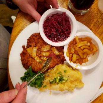 Der Lindenbaum - Zweibelen Schnitel (the onions were to die for) - German Near Me - Fredericksburg, Texas