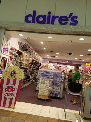 Claire's by null