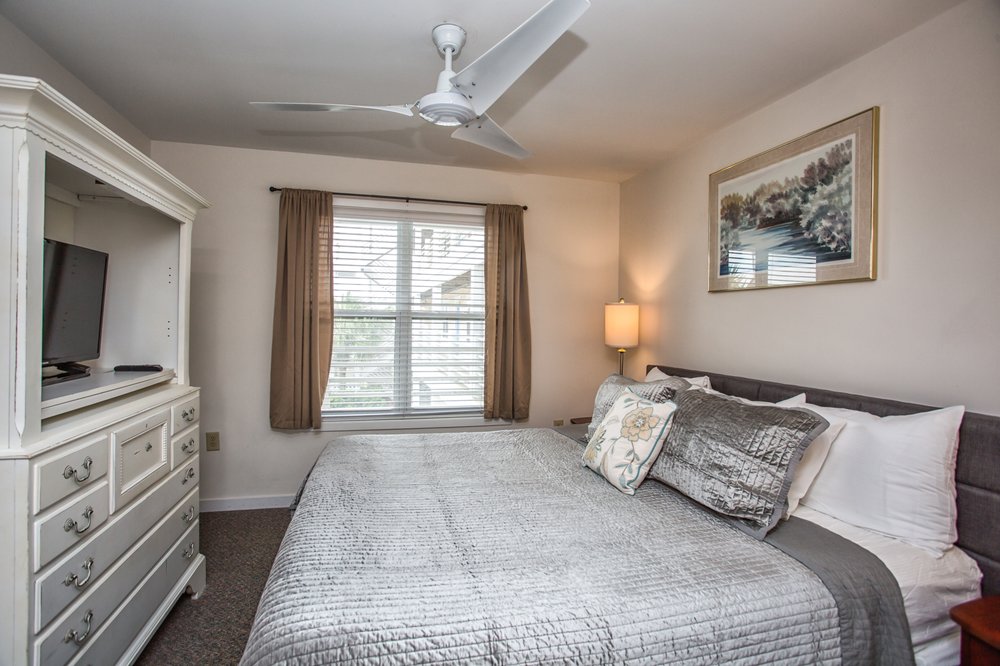 Sandpeddler Inn & Suites