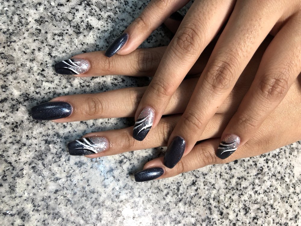 Candy Nail Salon Logo