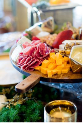 Entertaining Company by null