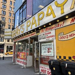 Gray's Papaya - Exterior