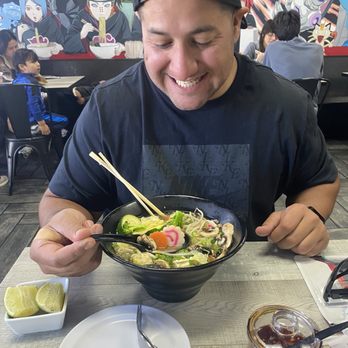 Ramen vs Pho - Vegetable noodle with fish cake n regular noodles - Vietnamese Near Me - Fresno, California Ramen vs Pho - Vegetable noodle with fish cake n regular noodles - Vietnamese Near Me - Fresno, California