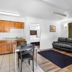 Americas Best Value Inn Jonesville Hillsdale - MI KingSuite