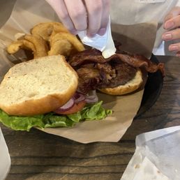 wagu burger w bacon