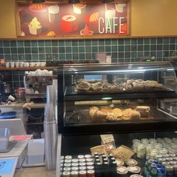 So pleased with the service here old town vibes in old town Orange!! Drop coffee and a warm oatmeal cookie!