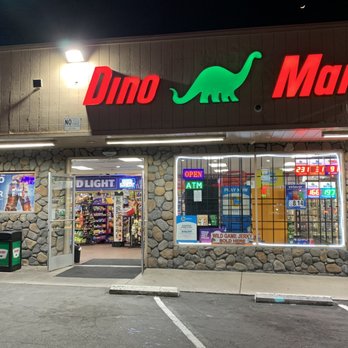 Sinclair - Dino Mart Entrance - Gas Stations Near Me - Tulare, California