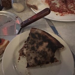 Elm & Magnolia - Bottom of Build Your Own Pizza was burnt.