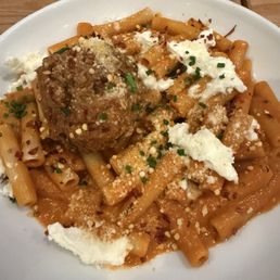 Rigatoni A la Vodka with a meatball